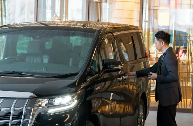 MPV: Ford Galaxy, VW Sharan or similar